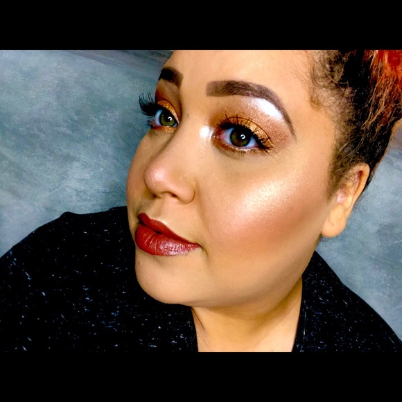 Meet your Posher, Caitlin - Picture 2 of 4